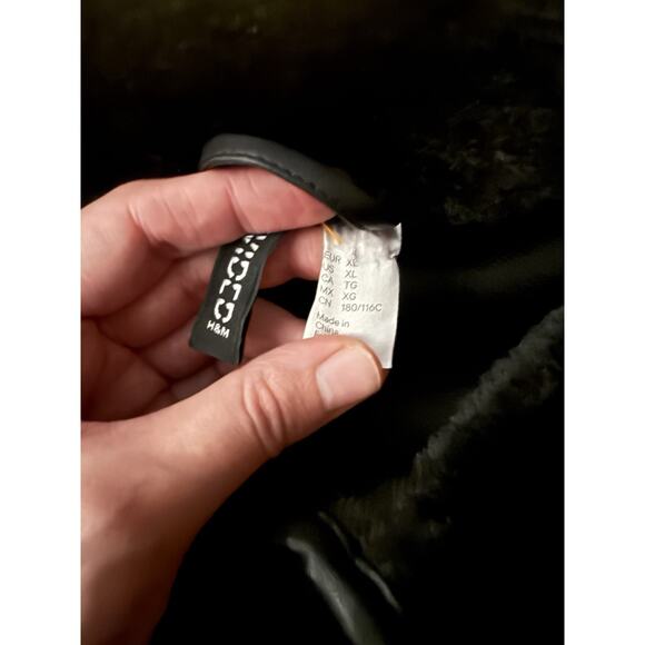 H&M Faux Shearling Frog Closure Black Reversible Funnel Neck XS - Picture 4 of 4